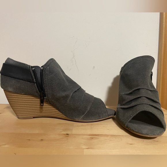 Grey open toed wedges - Picture 2 of 5
